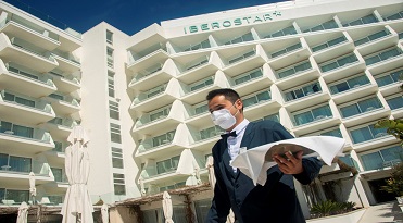 L_192712_personal-del-hotel-iberostar-selection-playa-de-pa