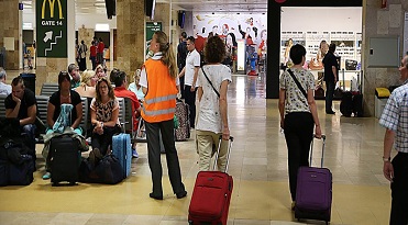 Violobí d'Onyar. Aeroport Girona Costa Brava. Imatges de la zona d'embarcament, el més a prop que es pugui