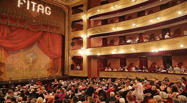 Teatre Municipal de Girona, inauguració de la 22a edició del Festival Internacional de Teatre Amateur de Girona (FITAG). L?espectacle inaugural és Garrí al forn amb compota de reineta, que és una producció en format de cabaret del grup El Mirall de Blanes.