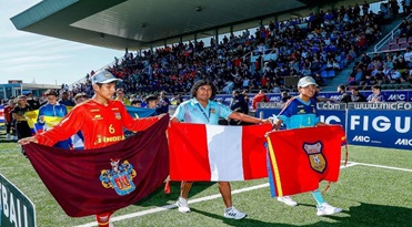 Futbol estadi de Vilatenim de Figueres inauguració del MIC torneig de futbol base 
Foto: ADRIÀ FONTANET / MIC
